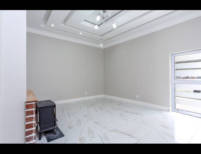 615M² BUILDING FOR SALE IN MOWBRAY